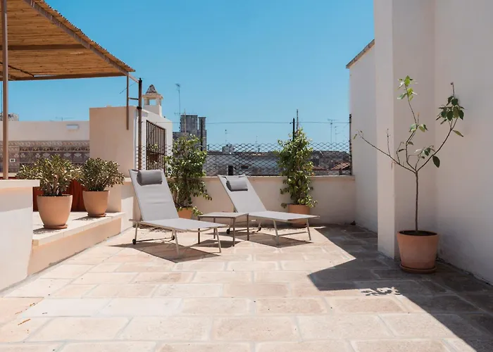 Apartment Margherita 60m With Balcony In Historic Centre *