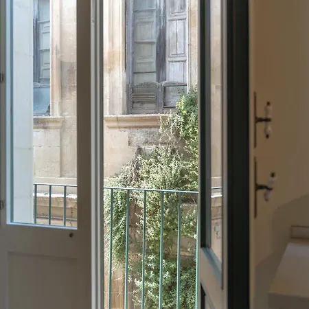Margherita 60m With Balcony In Historic Centre 公寓 *