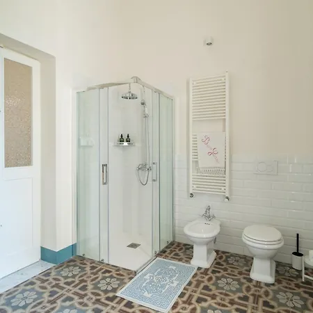 Margherita 60m With Balcony In Historic Centre