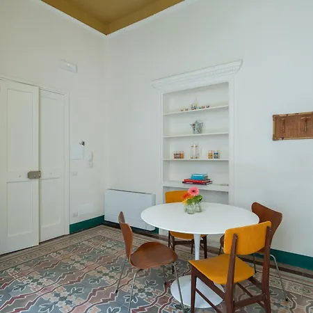 Margherita 60m With Balcony In Historic Centre