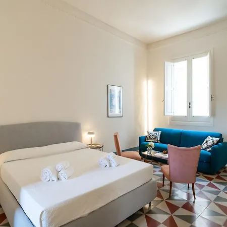 Margherita 60m With Balcony In Historic Centre 公寓 *