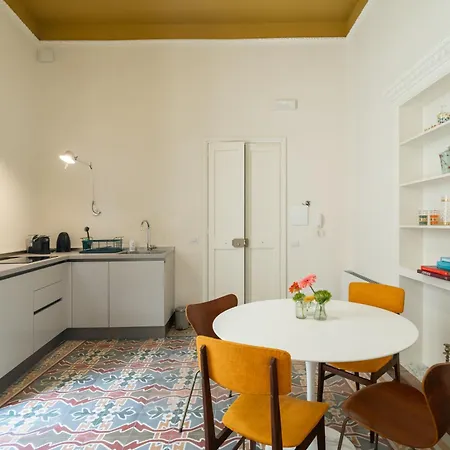 Margherita 60m With Balcony In Historic Centre *