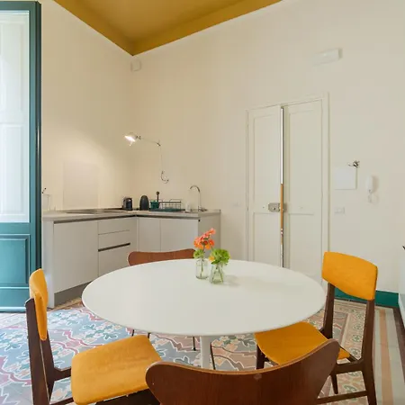 Margherita 60m With Balcony In Historic Centre *