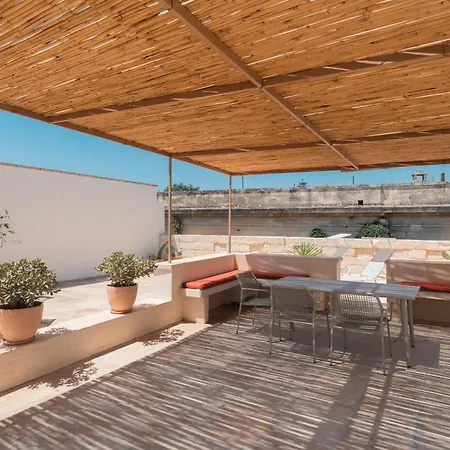 Margherita 60m With Balcony In Historic Centre Апартаменты