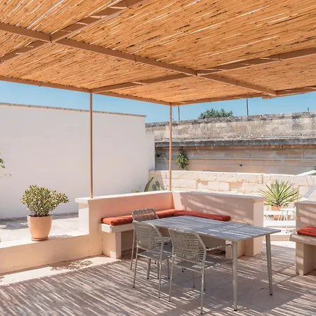 Margherita 60m With Balcony In Historic Centre * 莱切