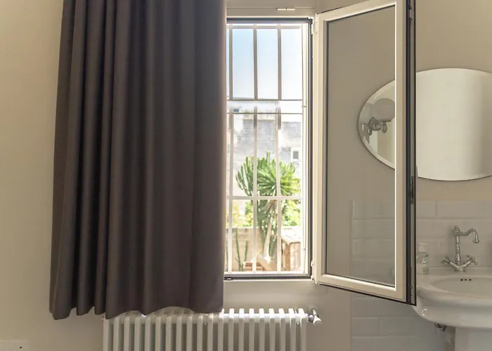 Margherita 60m With Balcony In Historic Centre Апартаменты *