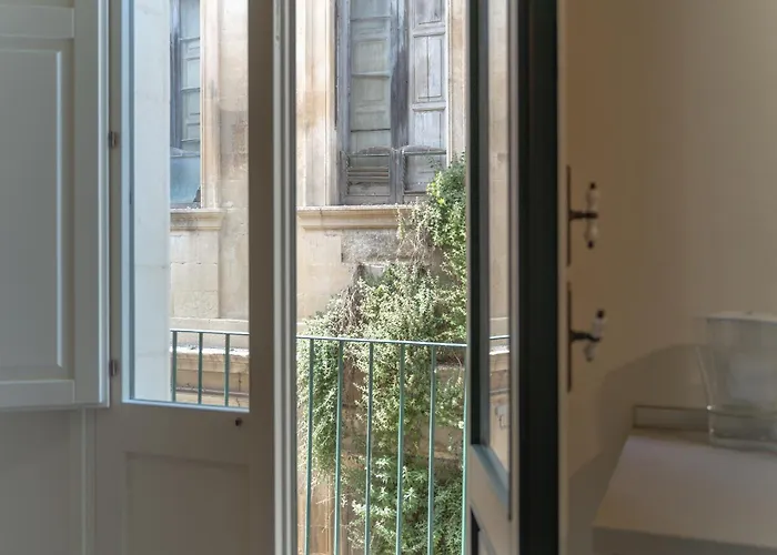 Margherita 60m With Balcony In Historic Centre Апартаменты *