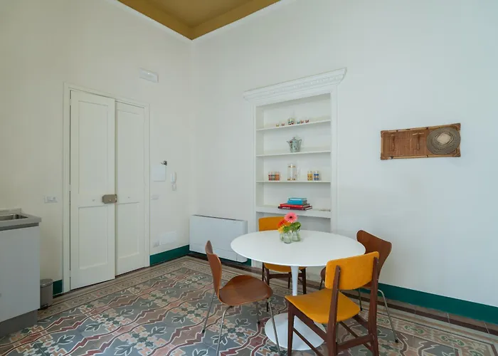 Margherita 60m With Balcony In Historic Centre