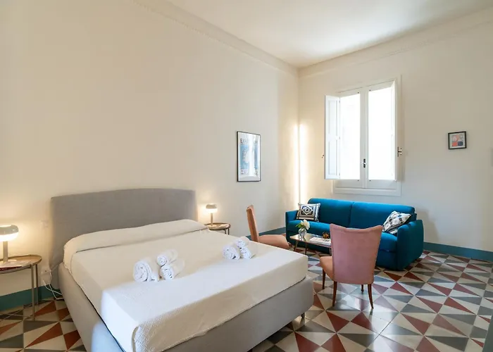 Margherita 60m With Balcony In Historic Centre Апартаменты *