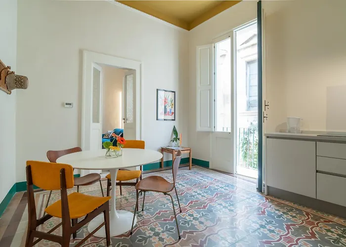 Апартаменты Margherita 60m With Balcony In Historic Centre *