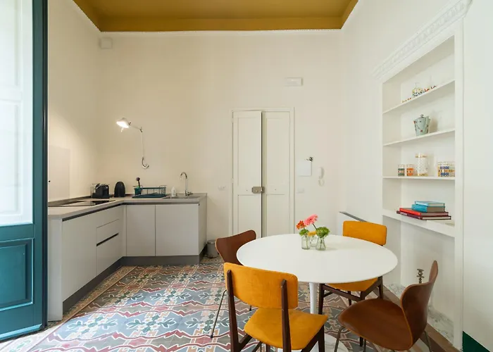 Margherita 60m With Balcony In Historic Centre *