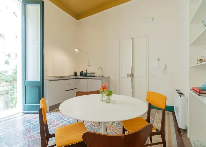 Margherita 60m With Balcony In Historic Centre *