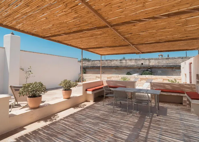 Margherita 60m With Balcony In Historic Centre Апартаменты